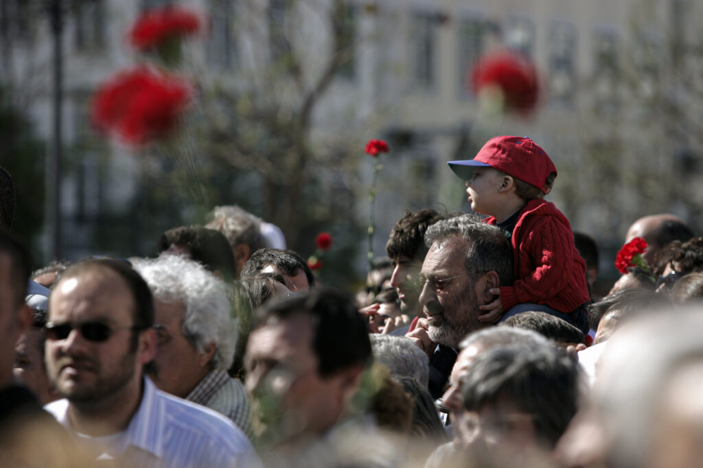 Sindicato dos Jornalistas apela a forte presença nos desfiles e celebrações do 25 de Abril